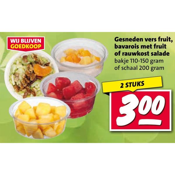 Gesneden vers fruit, bavarois met fruit of rauwkost salade